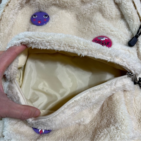 Fuzzy backpack - Picture 5 of 14